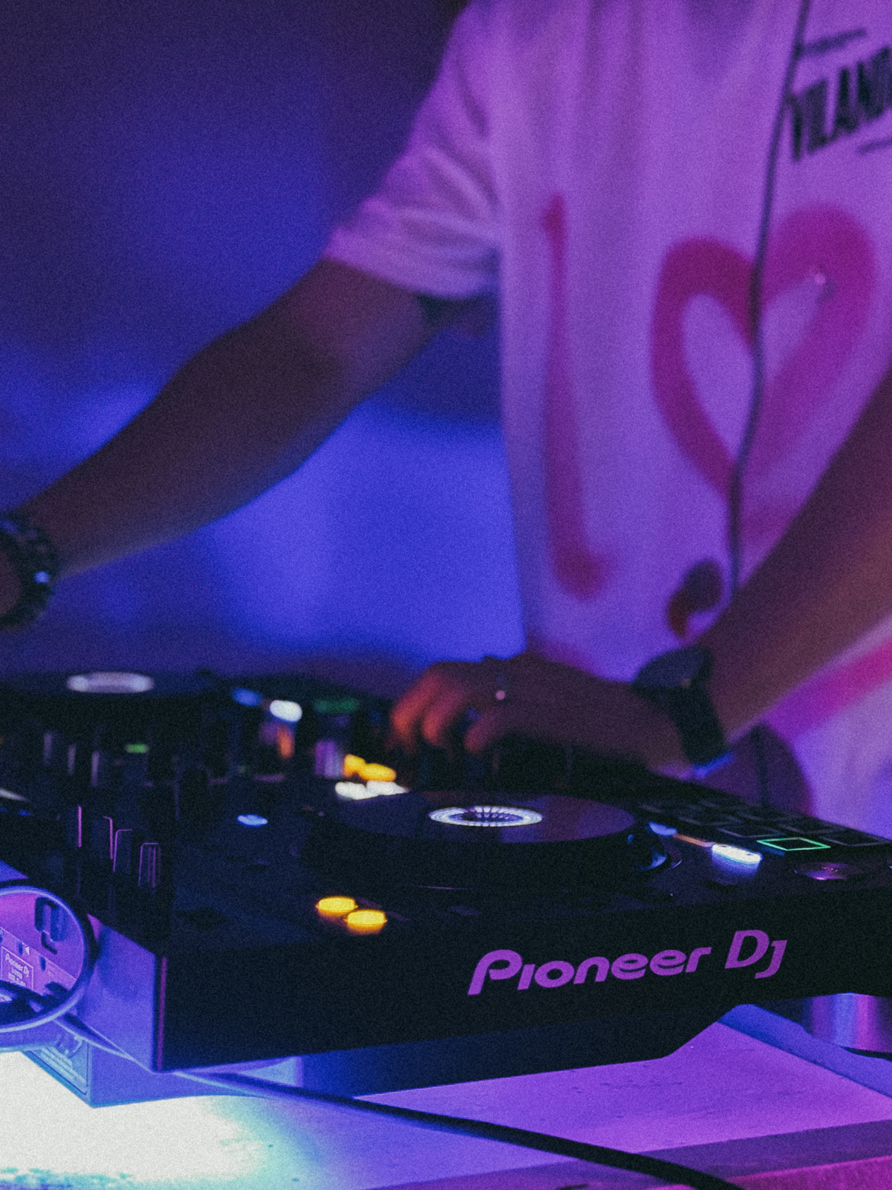 DJ at Vilandré night